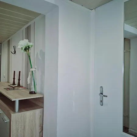 Untergeschoss, Kaelder, Basement In Ruhiger Wohngegend Apartament