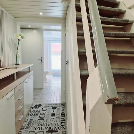Apartment Untergeschoss, Kaelder, Basement In Ruhiger Wohngegend *